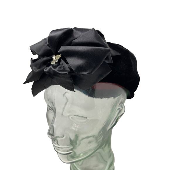 Velvet Satin Beret Exagerated Bow Front Hat Jeweled Detail Circa 40s 50s Vogue - Picture 2 of 7